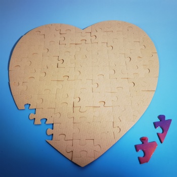  heart shape paper puzzle	